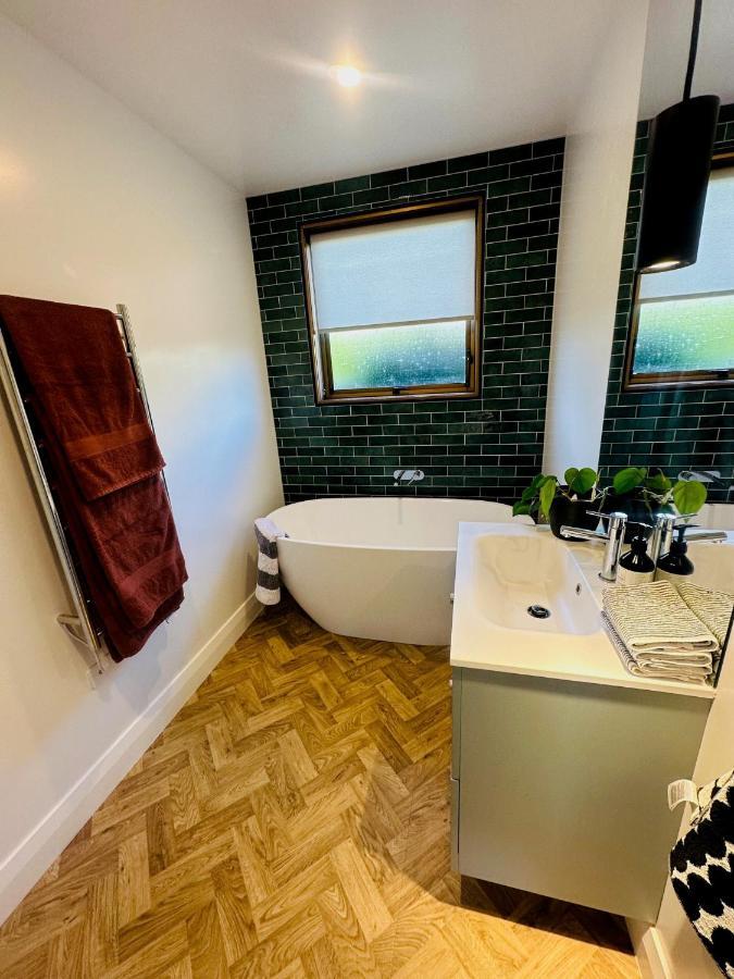 2 Bed Beckenham Beauty - Pet Friendly Villa Christchurch Exterior foto